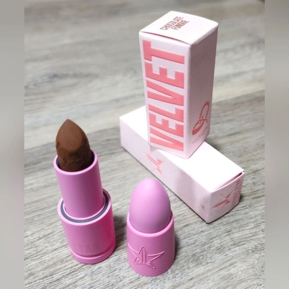 Jeffree Star Velvet Trap Lipstick in Shade Chocolate Fondue - New In Box
